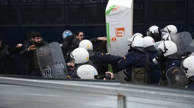 Αστυνομικοί: Δεν θα μείνουμε με σταυρωμένα χέρια αν μας στείλουν να βγάλουμε φτωχούς ανθρώπους από τα σπίτια τους
